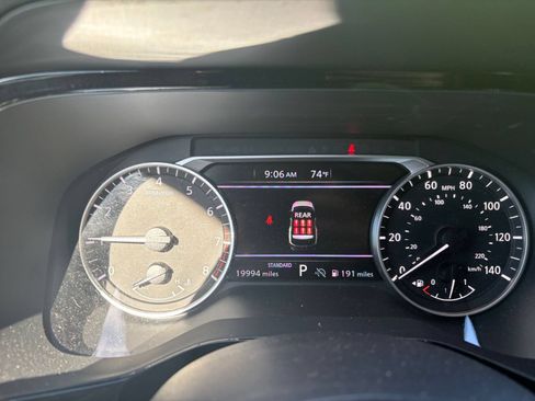 Used 2025 Nissan Pathfinder SV FWD image 36
