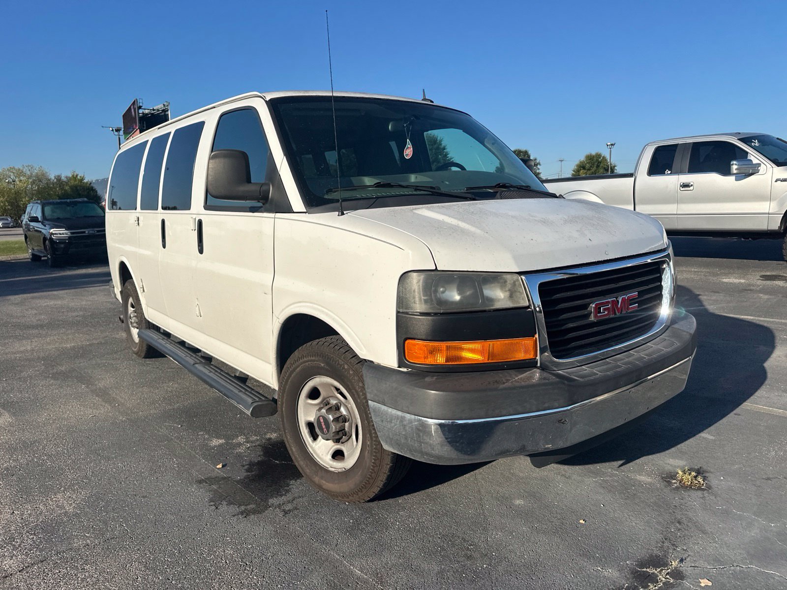 Used 2015 GMC Savana 2500 LT w/ LT Preferred Equipment Group RWD image 3