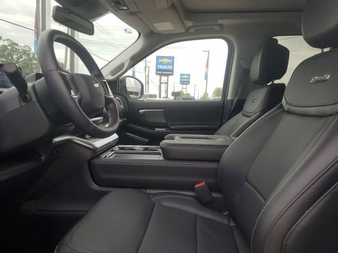 Used 2026 Ford Expedition Max Platinum w/ Driver's Package AWD/4WD image 8