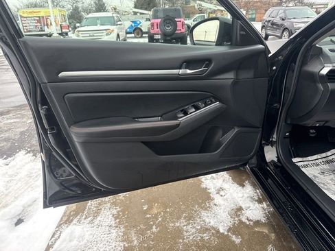 Used 2024 Nissan Altima 2.5 SR image 14