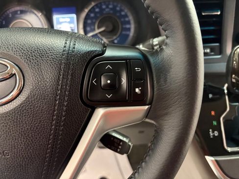 Used 2016 Toyota Sienna XLE Premium image 17