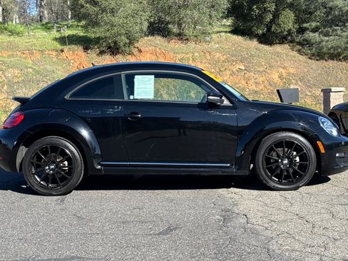Used 2012 Volkswagen Beetle 2.5 image 2