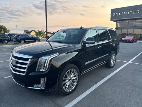 Used 2020 Cadillac Escalade Premium Luxury AWD/4WD image 3