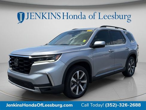 Certified 2025 Honda Pilot Touring image 7