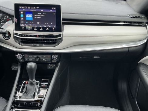 Used 2023 Jeep Compass Limited image 18