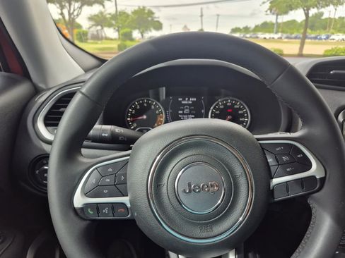 Used 2019 Jeep Renegade Latitude FWD image 26