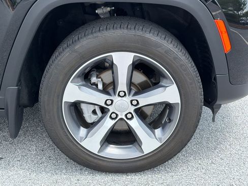 Used 2025 Jeep Grand Cherokee Limited w/ MOPAR Finishing Package AWD/4WD image 12