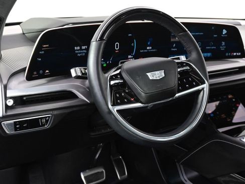 Certified 2026 Cadillac Vistiq Platinum w/ LPO, Floor Liner Package AWD/4WD image 8
