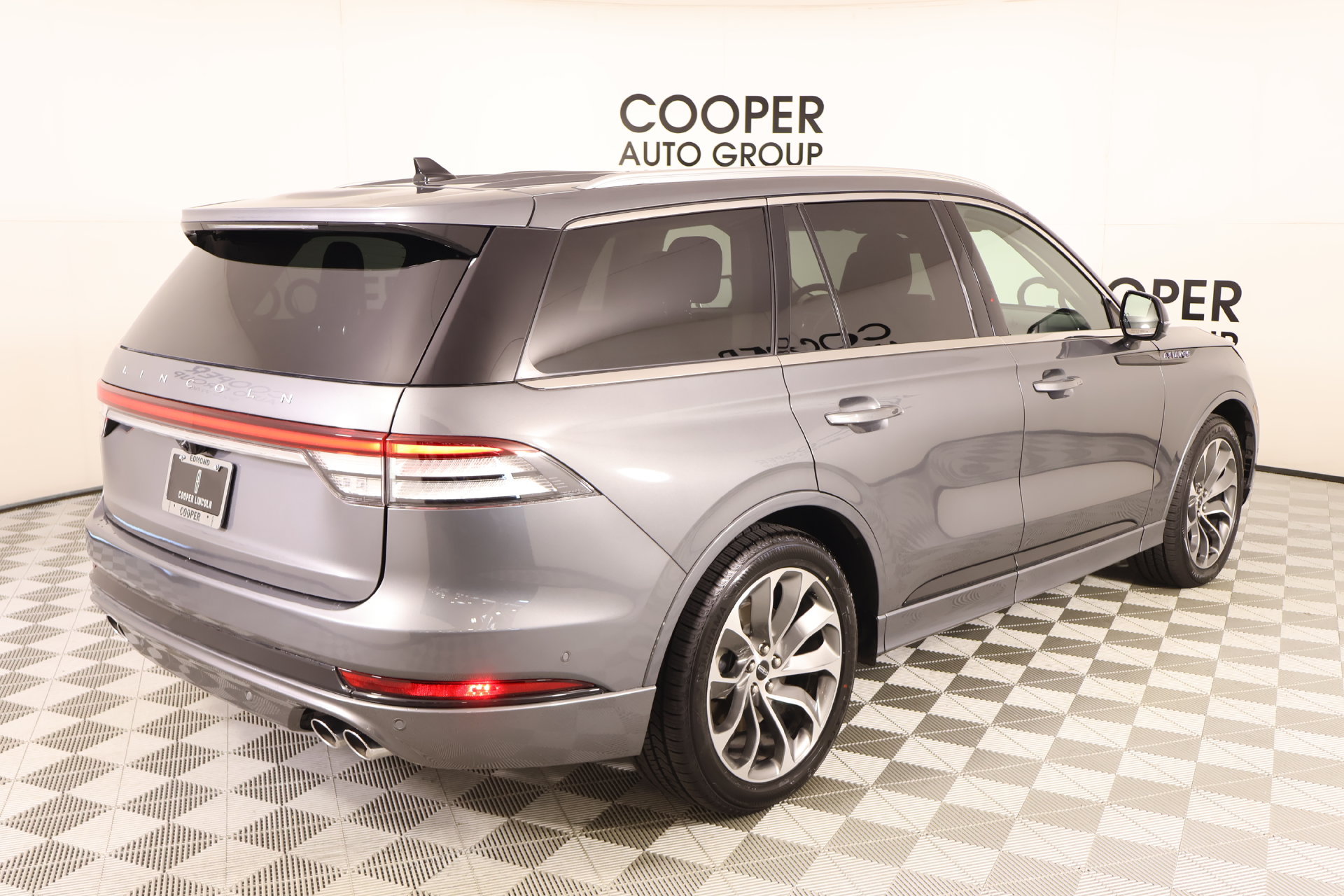Used 2023 Lincoln Aviator Grand Touring w/ Equipment Group 301A AWD/4WD image 23