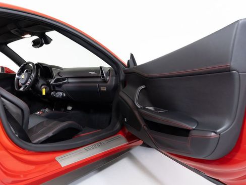 Used 2013 Ferrari 458 Italia Coupe image 31