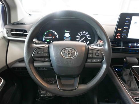 Used 2022 Toyota Sienna LE AWD/4WD image 21