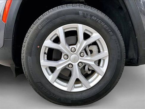 Used 2023 Jeep Grand Cherokee Limited RWD image 10