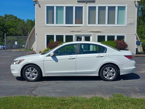 Used 2009 Honda Accord LX-P image 2