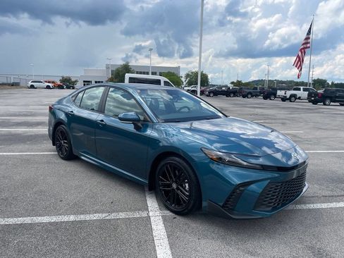 Used 2026 Toyota Camry SE w/ Convenience Package FWD image 6