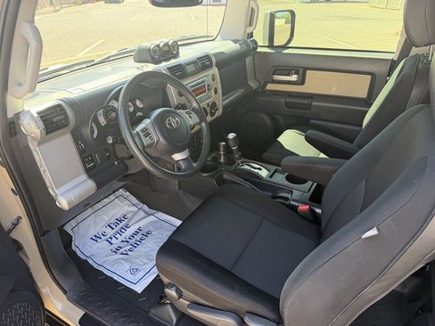 Used 2014 Toyota FJ Cruiser 4WD w/ Upgrade Package image 19