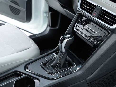 New 2026 Volkswagen Taos SE image 70