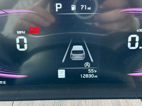 Used 2024 Kia Telluride EX w/ EX Captain's Chair Package image 21
