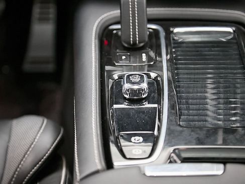 Certified 2022 Volvo S60 T8 R-Design image 30