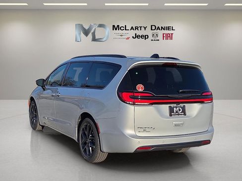 New 2026 Chrysler Pacifica Select w/ S Appearance Package FWD image 4