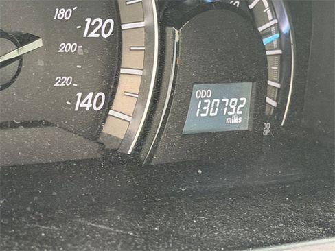 Used 2012 Toyota Camry SE image 9