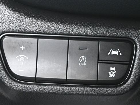 Used 2022 Kia Seltos EX image 18