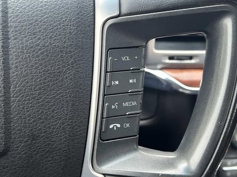 Used 2011 Lincoln MKZ image 23