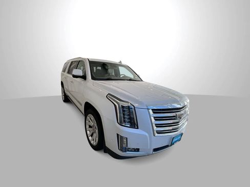 Used 2020 Cadillac Escalade ESV Platinum image 2