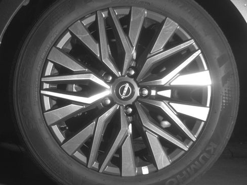 Used 2025 Nissan Altima 2.5 SV FWD image 12