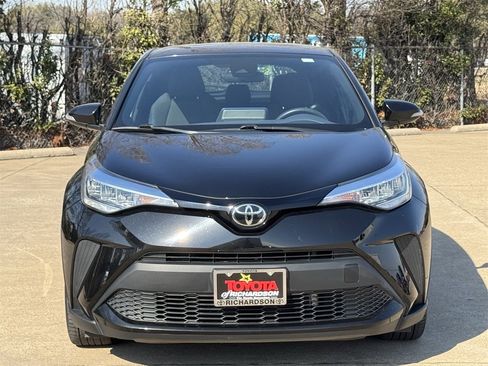 Used 2022 Toyota C-HR XLE image 7