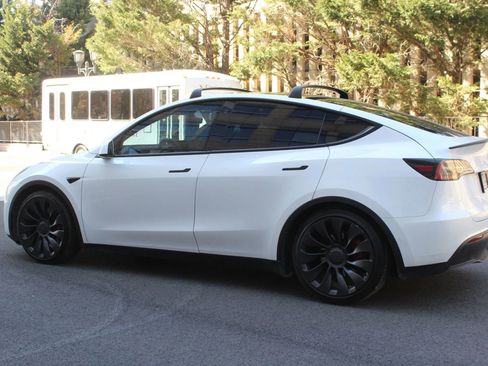 Used 2021 Tesla Model Y Performance AWD/4WD image 8