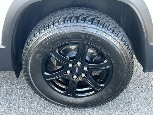 Used 2021 GMC Acadia AT4 w/ Technology Package image 15