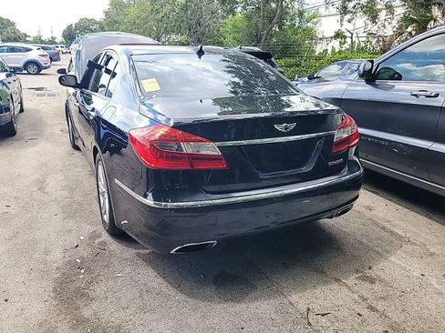 Used 2013 Hyundai Genesis 3.8 w/ Premium Pkg RWD image 4