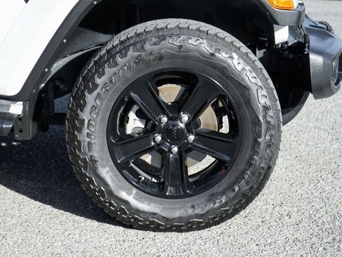 Used 2023 Jeep Wrangler Sahara image 43