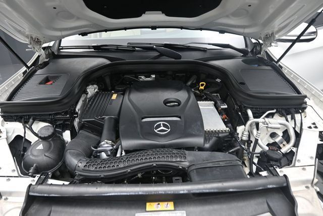 Used 2017 Mercedes-Benz GLC 300 4MATIC image 32