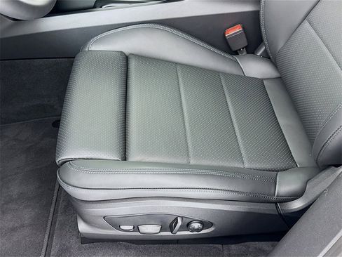 New 2025 Porsche Macan 4S Electric image 13