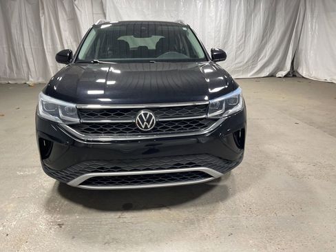 Used 2022 Volkswagen Taos SEL w/ Panoramic Sunroof Package image 2