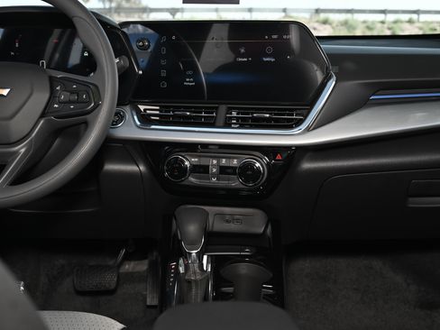 New 2026 Chevrolet Trax LT w/ LPO, Blackout Package image 24