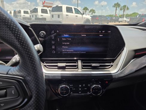 Used 2024 Chevrolet Trax RS w/ Sunroof Package FWD image 9