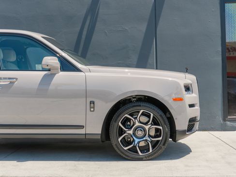 Used 2024 Rolls-Royce Cullinan Black Badge AWD/4WD image 38