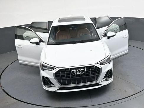 Used 2022 Audi Q3 2.0T Premium Plus w/ Premium Plus Package image 38