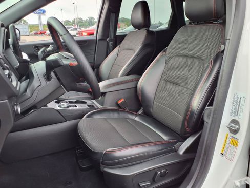 Used 2023 Ford Escape ST-Line Elite AWD/4WD image 8