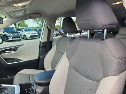 Used 2025 Toyota RAV4 XLE AWD/4WD image 21