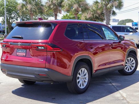 Used 2025 Toyota Grand Highlander AWD image 2
