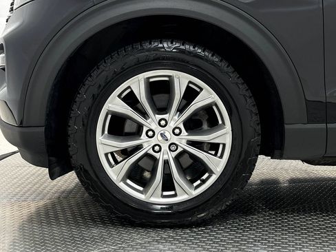 Used 2021 Ford Explorer XLT w/ Equipment Group 202A AWD/4WD image 40