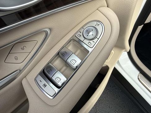 Used 2022 Mercedes-Benz GLC 300 GLC 300 image 9