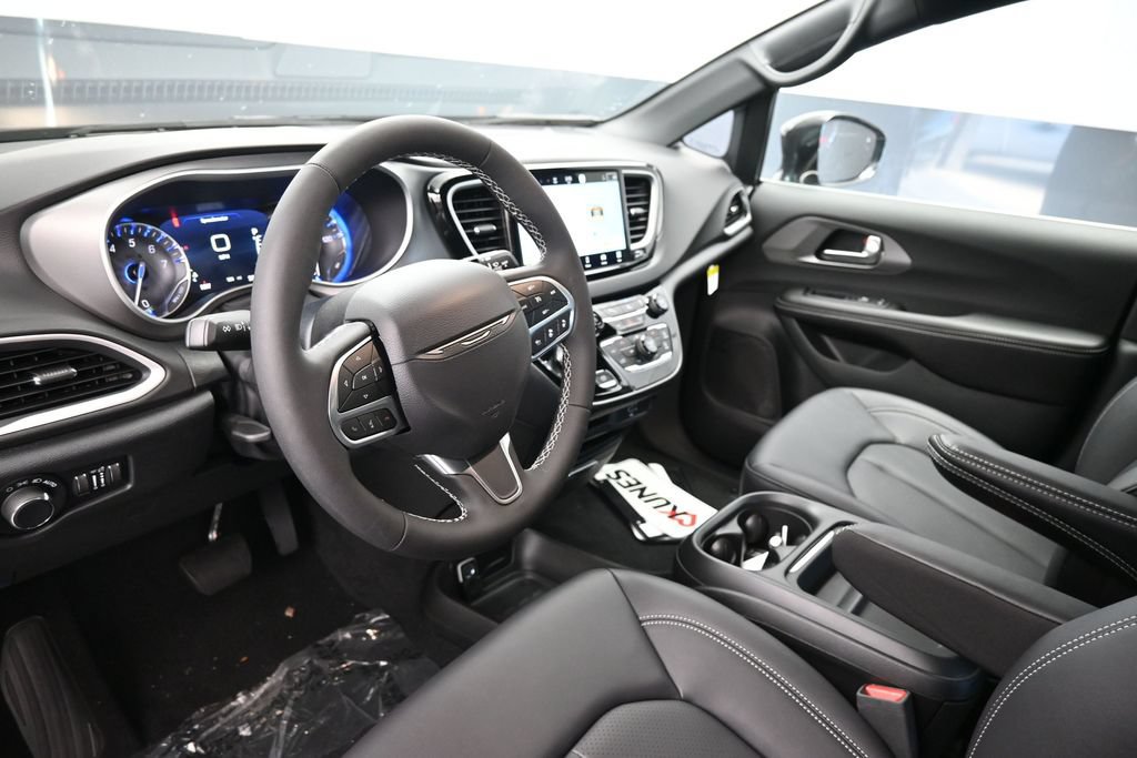 New 2027 Chrysler Pacifica LX FWD image 15