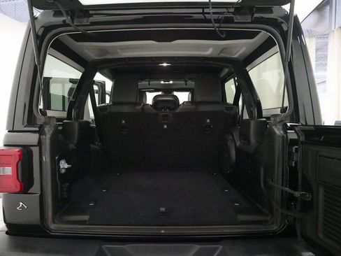 Used 2019 Jeep Wrangler Unlimited Sahara w/ Quick Order Package 24M Moab image 10