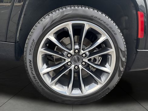 Used 2024 Jeep Wagoneer Series II w/ Premium Group I AWD/4WD image 13