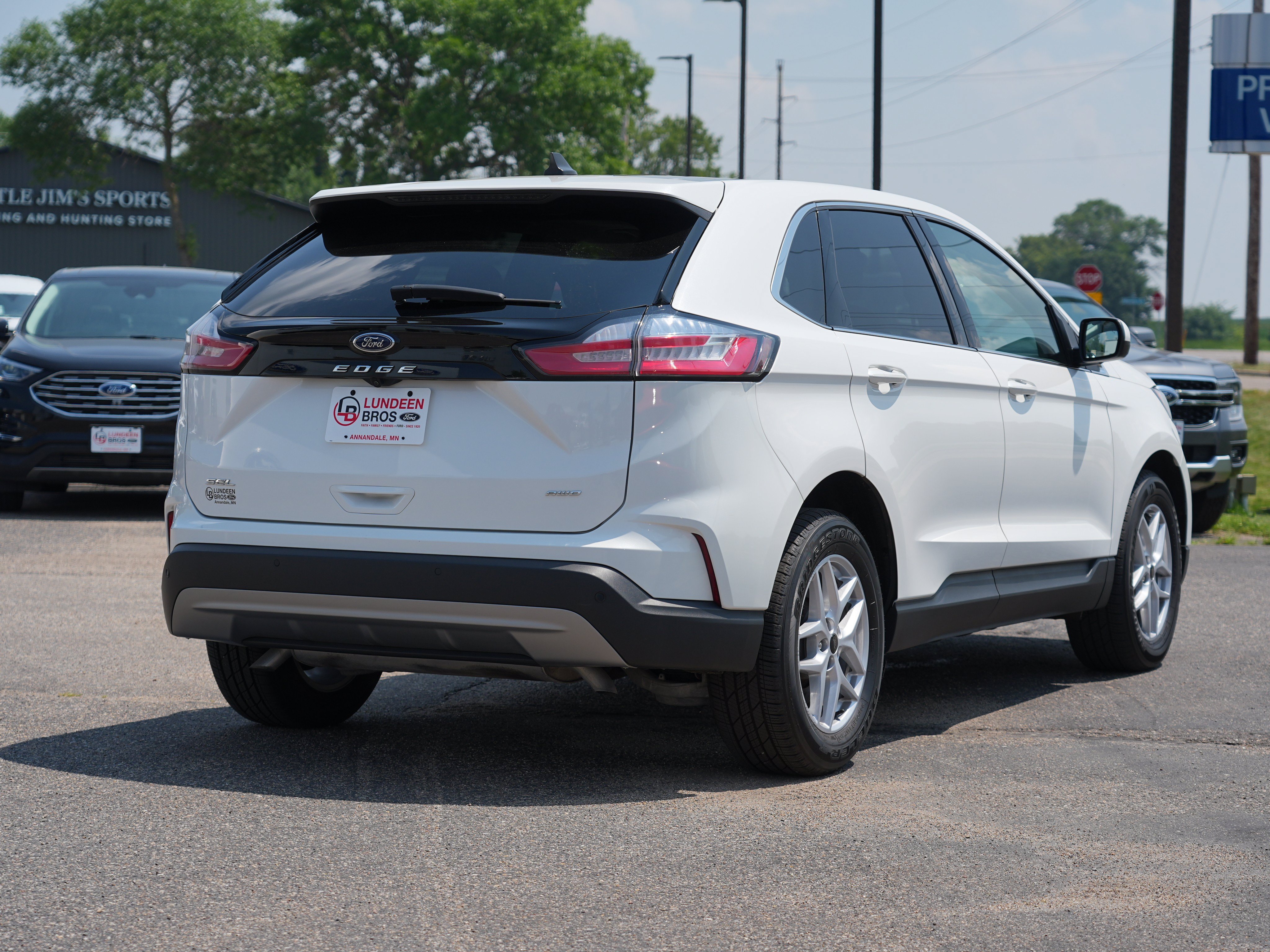 Used 2023 Ford Edge SEL w/ Convenience Package AWD/4WD image 3