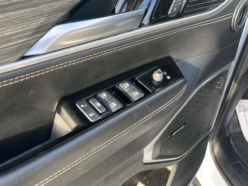 Used 2024 Jeep Wagoneer Series II w/ Flexible Seating Group image 12